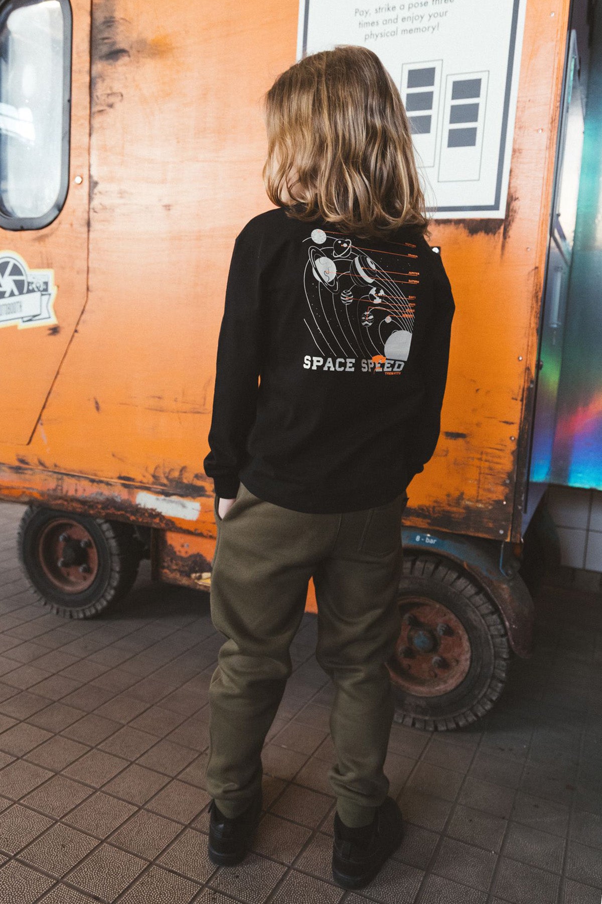 Longsleeve Mojo oversized fit Zwart